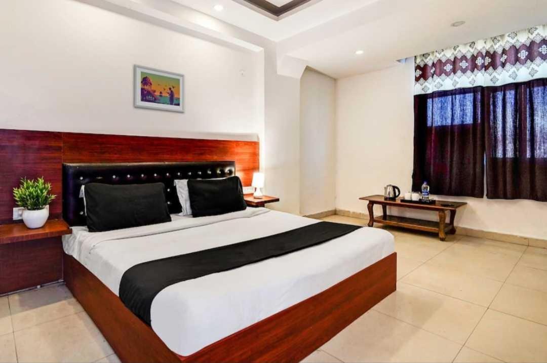 Hotel O Anshu B&B Neu-Delhi Exterior foto